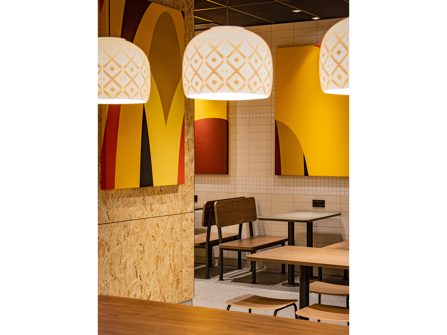 Conception de restaurant - Meubles de restauration sur mesure - McDonald's Touch of Archery - Luminaires sur mesure - Meubles sur mesure - Industrie de la restauration